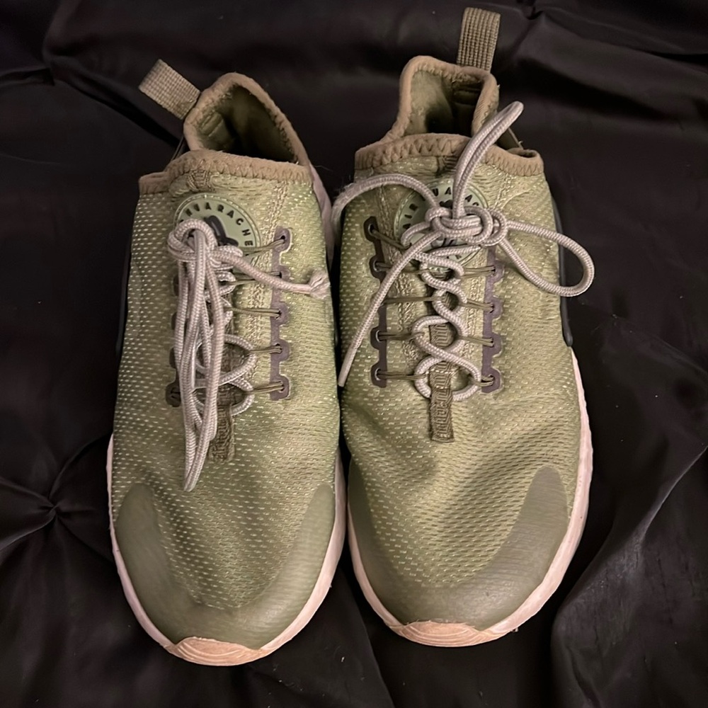 Women's Nike Huarache Run Ultra, Olive Green, Size 7.5